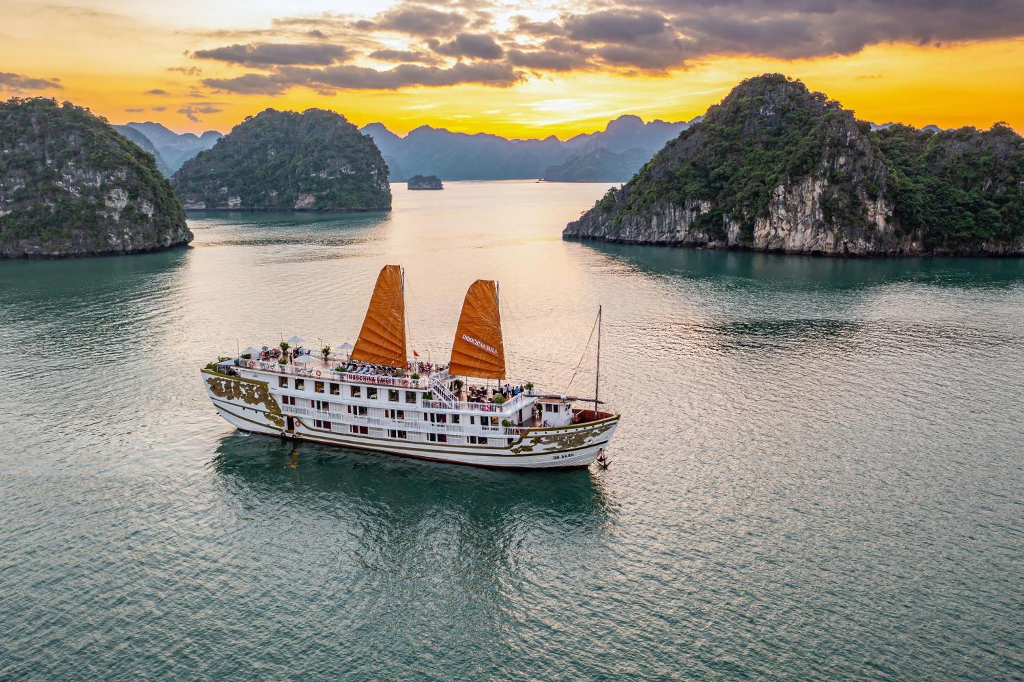 Indochina Sails Ha Long Bay Powered By Aston Hotel Exterior photo